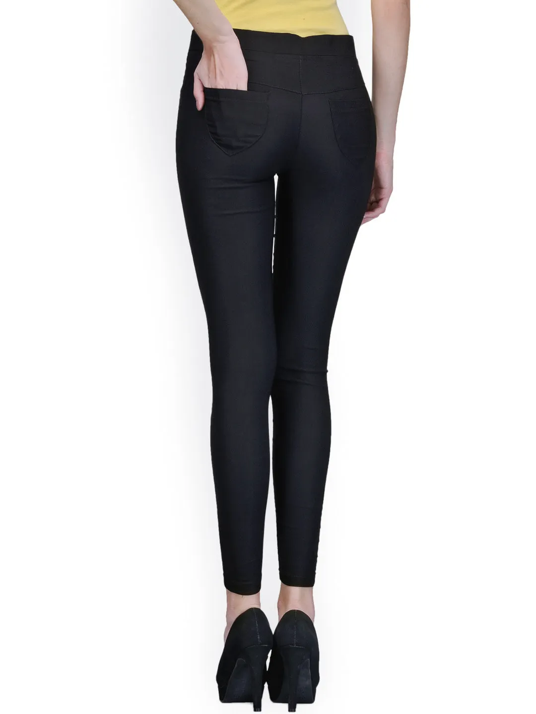 Women A Pair Of Black Ankle-Length Jeggings